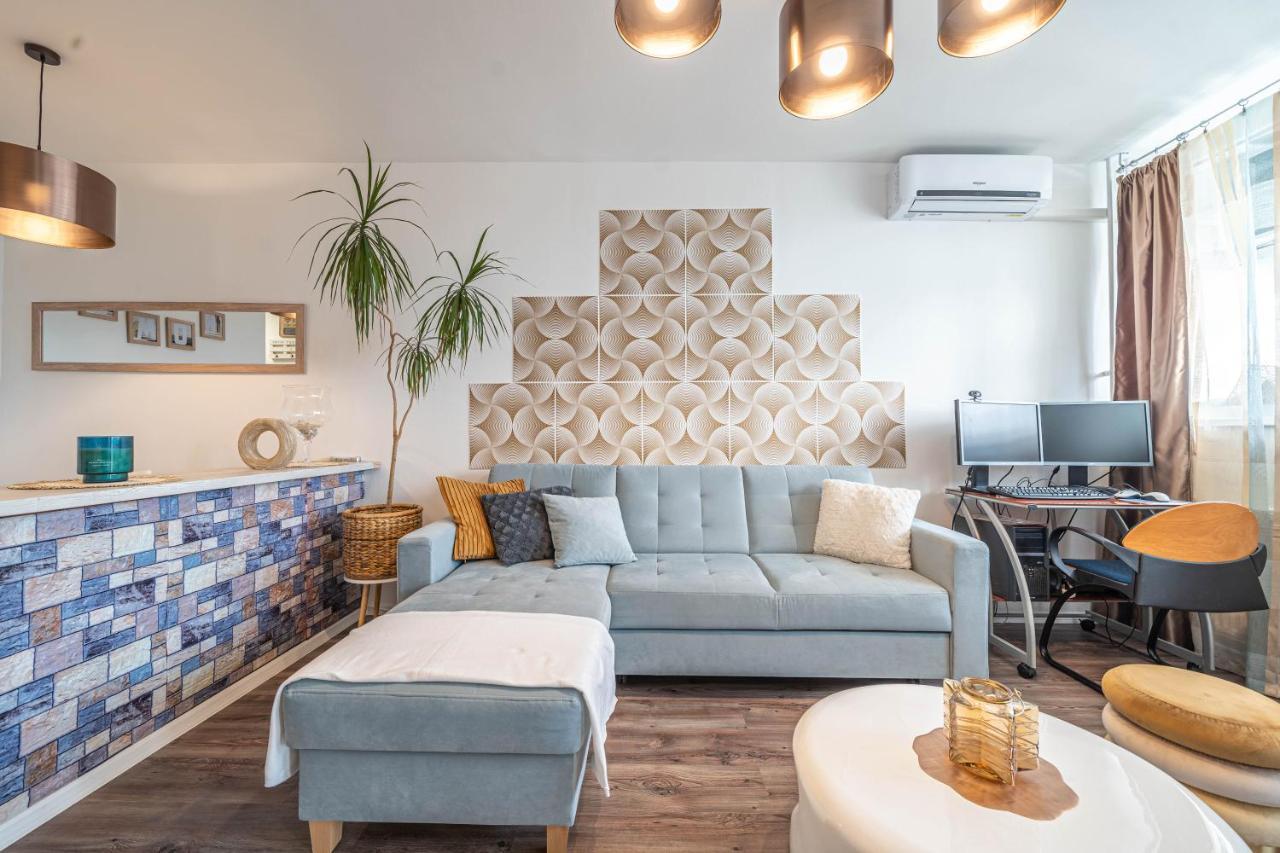 Pastelle Apartment With Own Parking Place Будапеща Екстериор снимка