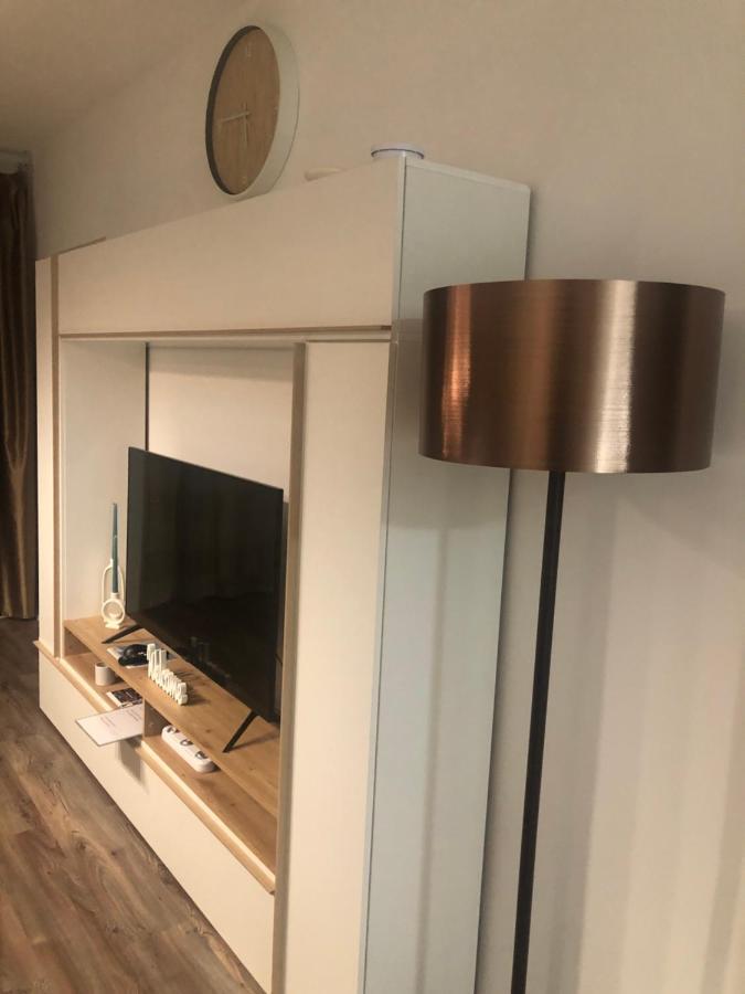 Pastelle Apartment With Own Parking Place Будапеща Екстериор снимка